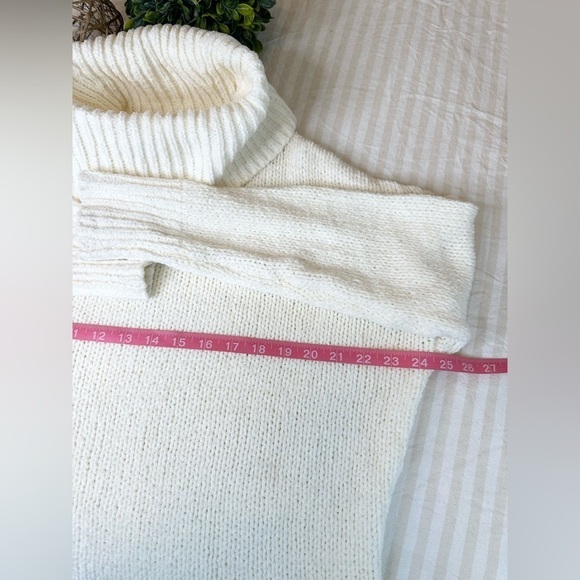 Skylar & Jade Cowl Neck Sweater in Cream Size Medium - Picture 3 of 8